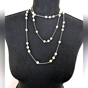 PEARL AND SILVER NECKLACE & DANGLING EARRINGS SET